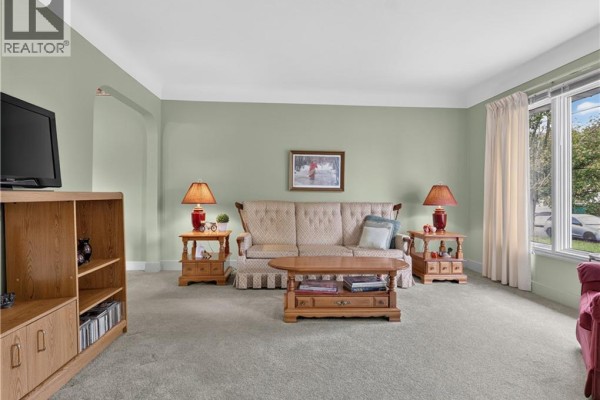 94 Jacobson Avenue, St  Catharines, ON L2T3A3 Photo 4