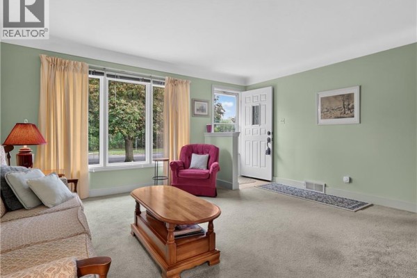 94 Jacobson Avenue, St  Catharines, ON L2T3A3 Photo 5