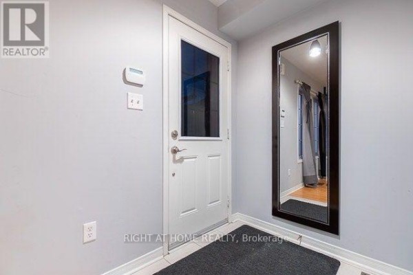 Dining room - 94 Jim Baird Mews, Toronto, ON M3L0C4 Photo 2