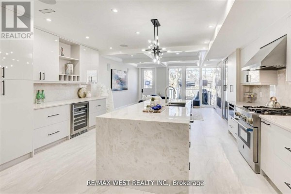 Kitchen - 94 Lake Crescent, Toronto, ON M8V1W1 Photo 4