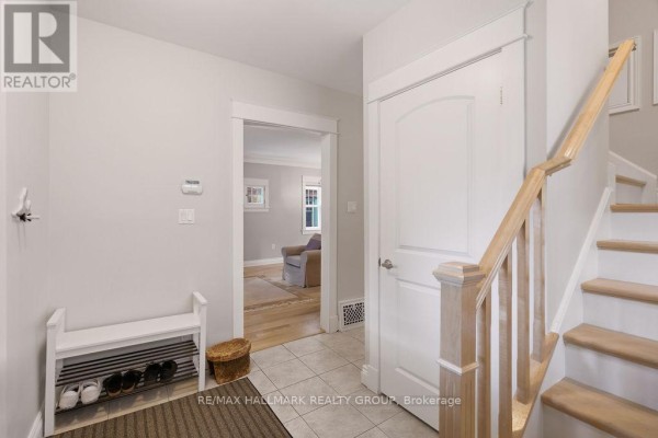 Bathroom - 94 Marlborough Avenue, Ottawa, ON K1N8E9 Photo 4
