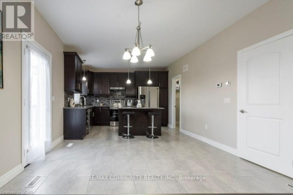 Family room - 94 Redwood Drive, Belleville, ON K8N0H5 Photo 4