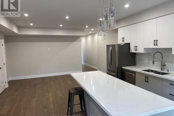 Kitchen - 94 Saint Clarens Avenue, Toronto, ON M6K2S5 Photo 2