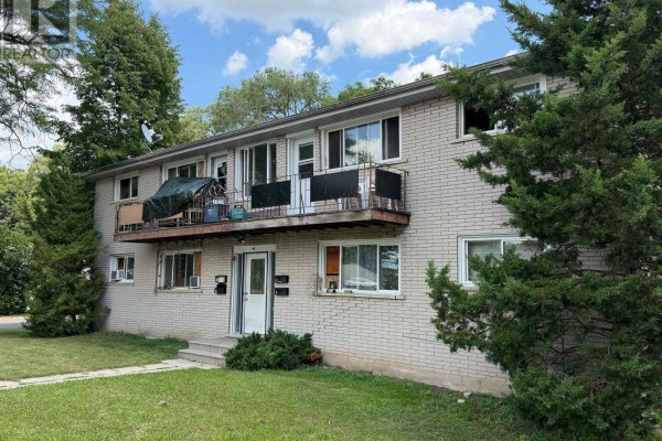 Living room - 94 Sixth Avenue, Brantford, ON N3S1B2 Photo 5