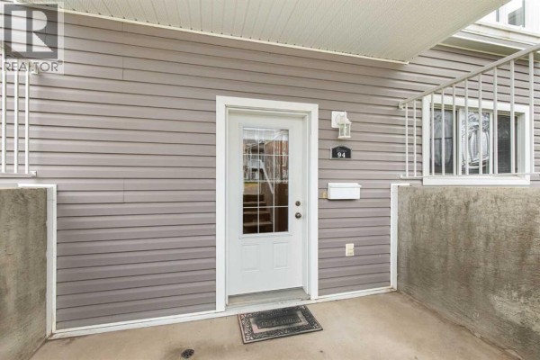 4pc Bathroom - 94 Somerset Lane Se, Medicine Hat, AB T1B0E8 Photo 2
