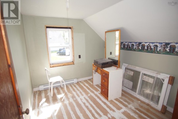 Living room - 94 Transvaal Street, Shelburne, NS B0T1W0 Photo 2