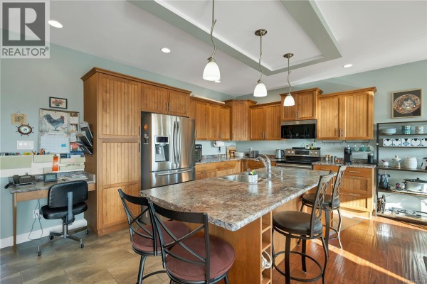 Eating area - 94 Vermont Dr, Campbell River, BC V9W7K3 Photo 5
