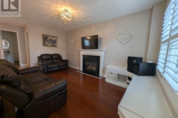 Living room - 94 Violet Street, Barrie, ON L4N9M8 Photo 4