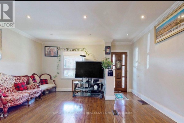 Dining room - 94 Ypres Road, Toronto, ON M6M1P3 Photo 2