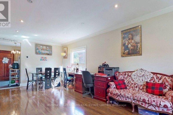 Kitchen - 94 Ypres Road, Toronto, ON M6M1P3 Photo 3