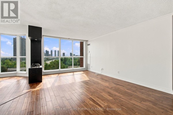 Dining room - 940 - 22 Southport Street, Toronto, ON M6S4Y9 Photo 3