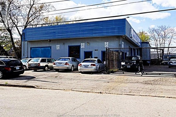 940 Giles West, Windsor, ON N9A6J1 Photo 4