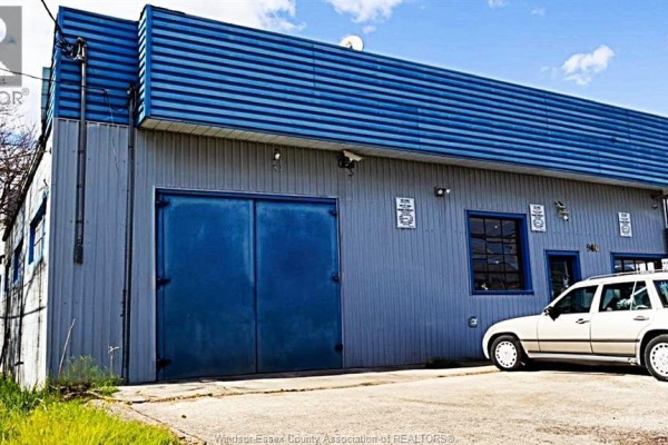 940 Giles West, Windsor, ON N9A6J1 Photo 5