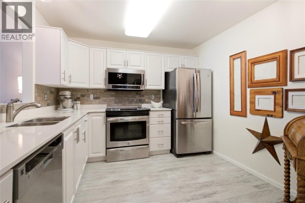 Laundry room - 940 Glenwood Avenue Unit# 212, Kelowna, BC V1Y9P2 Photo 4
