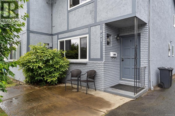 941 Inskip St, Esquimalt, BC, photo 2