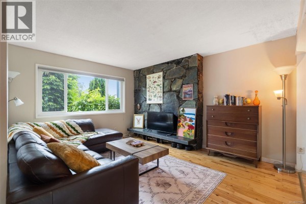 Bedroom - 941 Inskip St, Esquimalt, BC V9A4J6 Photo 4