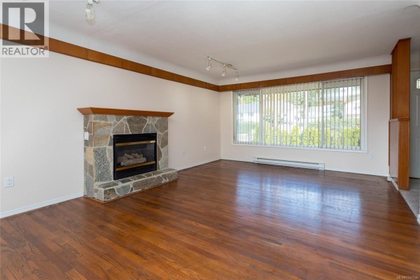 941 Mckenzie Ave, Saanich, BC, photo 3