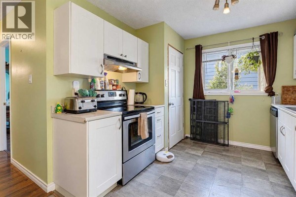 Bedroom - 9412 83 Avenue, Grande Prairie, AB T8V5N1 Photo 5