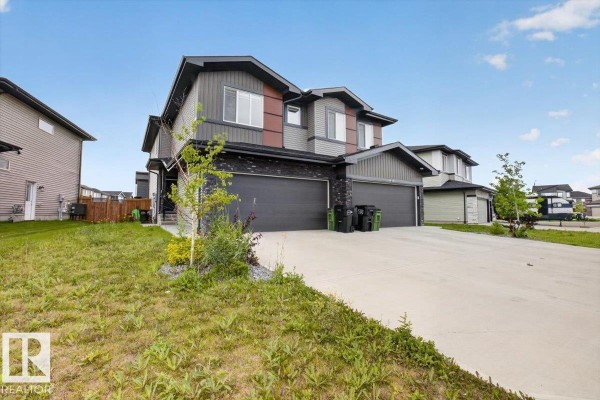 Kitchen - 9412 Pear Cr Sw, Edmonton, AB T6X2Z4 Photo 3