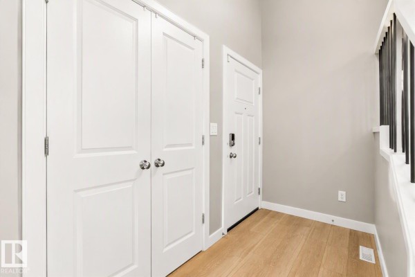 Family room - 9412 Pear Cr Sw, Edmonton, AB T6X2Z4 Photo 4