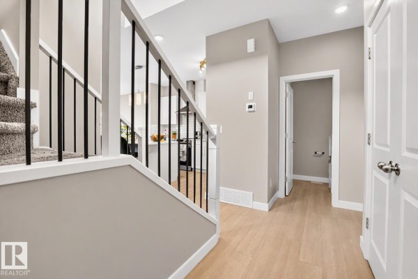 Primary Bedroom - 9412 Pear Cr Sw, Edmonton, AB T6X2Z4 Photo 5