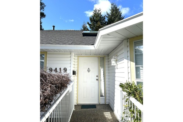 9419 159 Street, Surrey, BC V4N3B9 Photo 4
