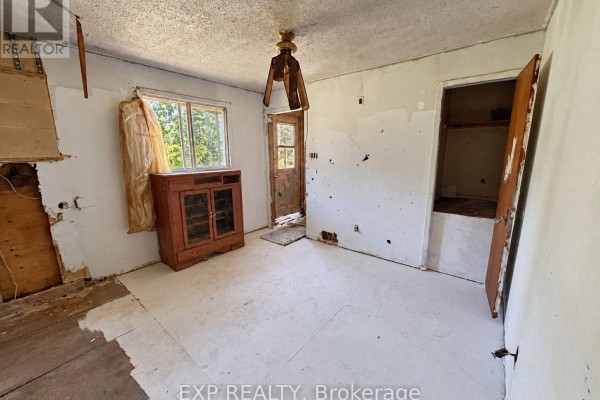 942 Bathurst 9th Concession Road, Tay Valley, ON K7H3C9 Photo 4