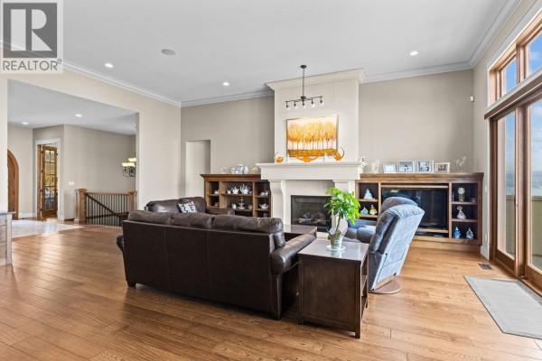 Recreation room - 942 Hewetson Avenue, Kelowna, BC V1W5H8 Photo 5