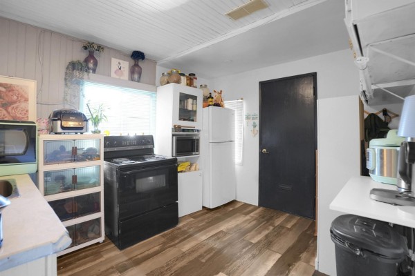 942 Lee Street, White Rock, BC V4B4N8 Photo 3