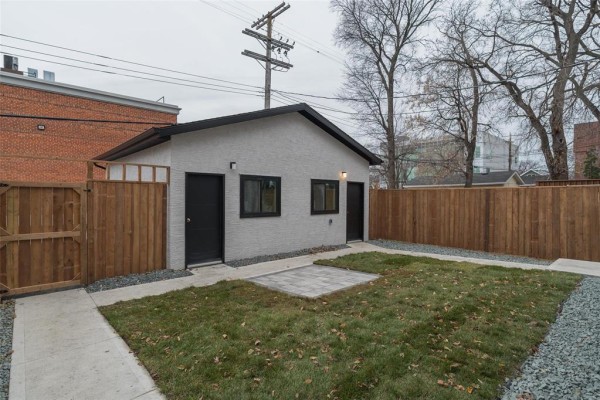 Bedroom - 942 Mcmillan Avenue, Winnipeg, MB R3M0V6 Photo 4