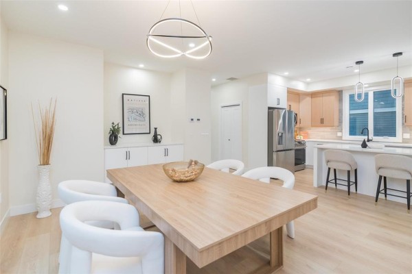 Living room - 942 Mcmillan Avenue, Winnipeg, MB R3M0V6 Photo 5