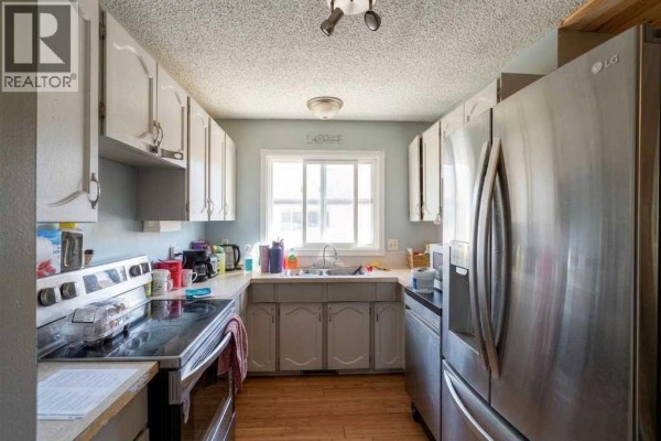3pc Bathroom - 9424 123 Avenue, Grande Prairie, AB T8V5Y5 Photo 4