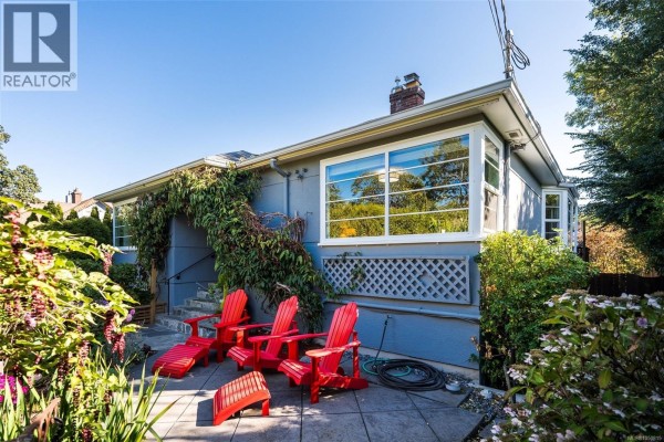 Bedroom - 943 Linkleas Ave, Oak Bay, BC V8S5C4 Photo 3