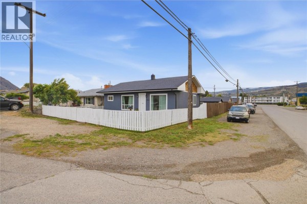 Bedroom - 943 Surrey Avenue, Kamloops, BC V2B1R1 Photo 5
