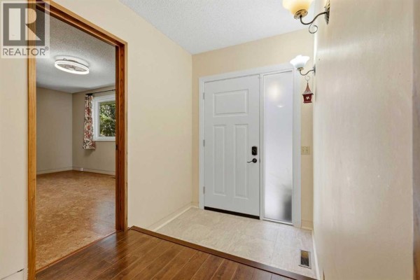 Dining room - 944 Canna Crescent Sw, Calgary, AB T2W1N9 Photo 4