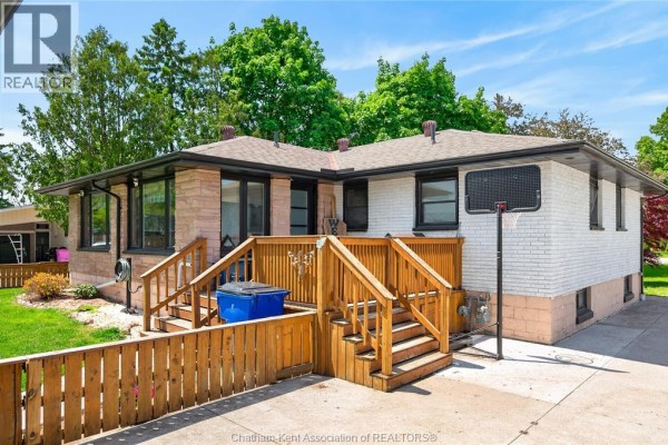 944 Mcnaughton Avenue, Chatham, ON, photo 2
