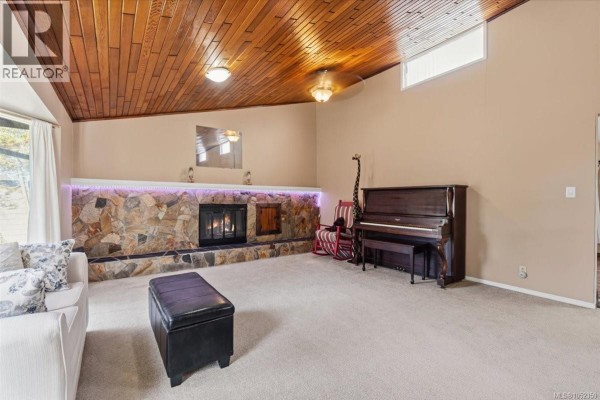 Bedroom - 944 Poplar Way, Qualicum Beach, BC V9K1V8 Photo 4