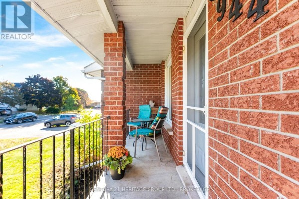944 Warburton Crescent, Kingston, ON, photo 2