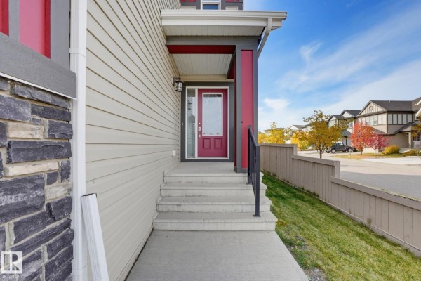 Kitchen - 9448 228 St Nw, Edmonton, AB T5T7B2 Photo 3