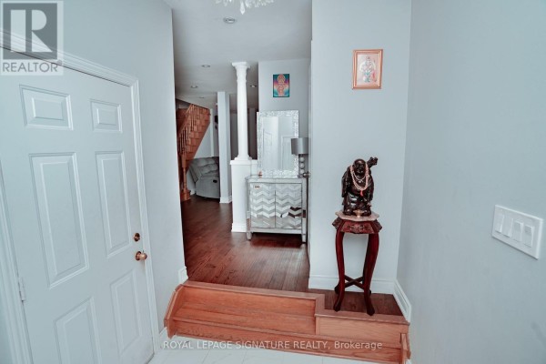 945 Mandolin Place, Mississauga, ON, photo 2