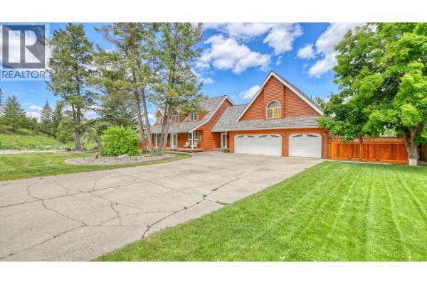 945 Westridge Way, Invermere, BC, photo 2