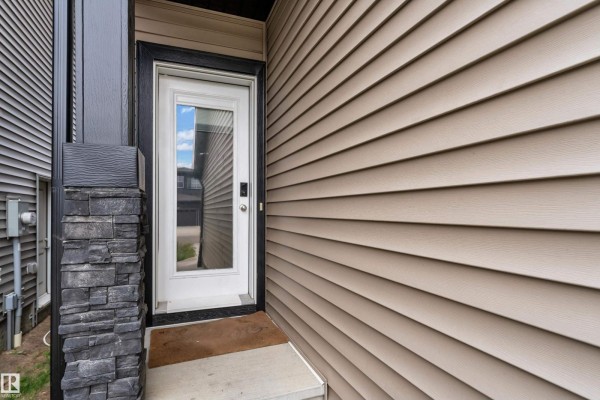 9450 Pear Cr Sw, Edmonton, AB, photo 3