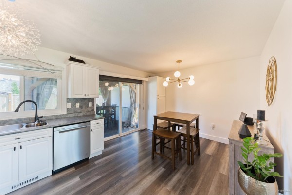 9454 213 Street, Langley, BC V1M1T2 Photo 5