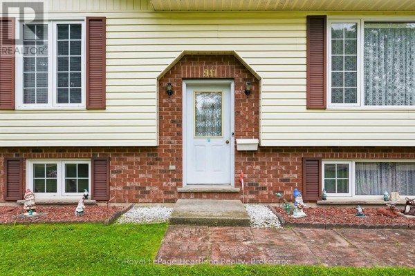 947 Caroline Street, West Grey, ON N0G1C0 Photo 4