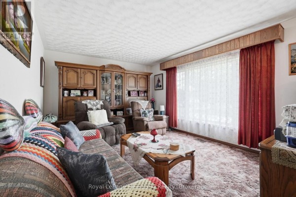 947 Caroline Street, West Grey, ON N0G1C0 Photo 5