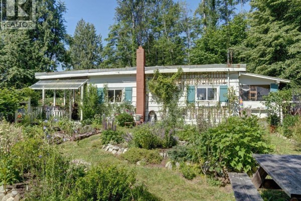 947 North Road, Gibsons, BC, photo 2