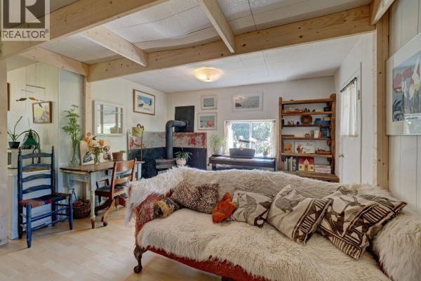 947 North Road, Gibsons, BC V0N1V7 Photo 5