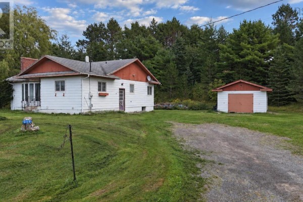 Living room - 948 Big Baddeck Road, Big Baddeck, NS B0E1B0 Photo 2