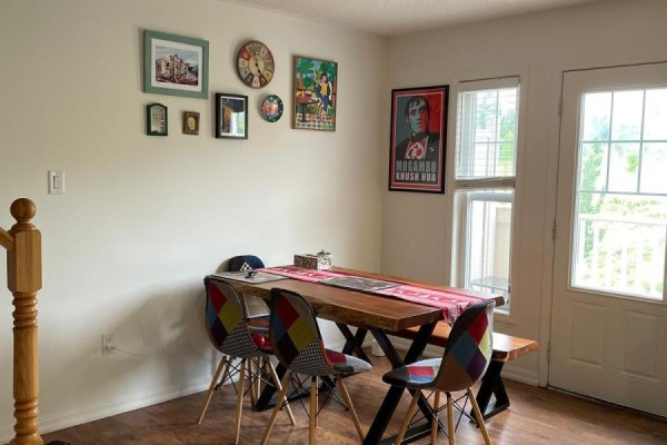Kitchen - 948 Brassard Circle, Milton, ON L9T8E2 Photo 4