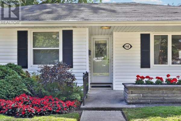 Family room - 948 Long Drive, Burlington, ON L7T3K1 Photo 3